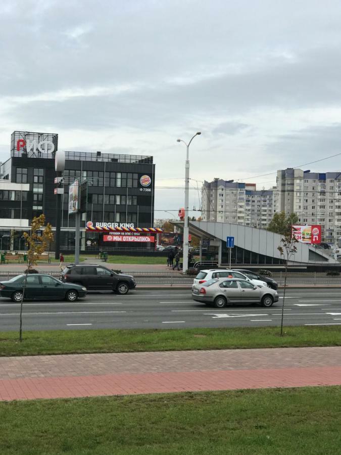 מינסק Apartment On Metro Mihalova מראה חיצוני תמונה